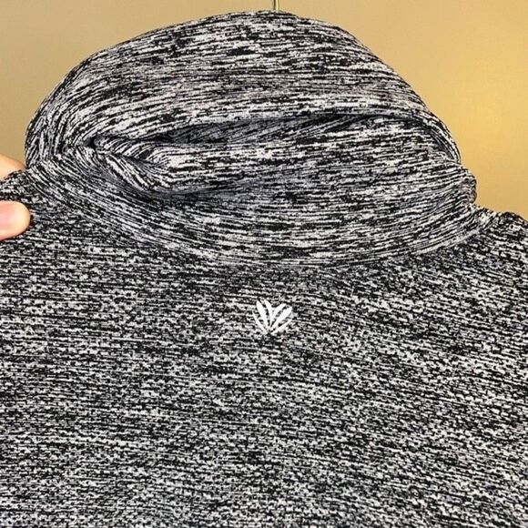 Forever 21 Women’s Gray Cowl Neck Pullover Athletic Top Size M - Picture 4 of 8